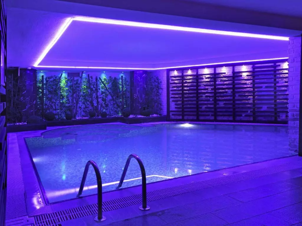 استخر Mercure Istanbul Bomonti Hotel